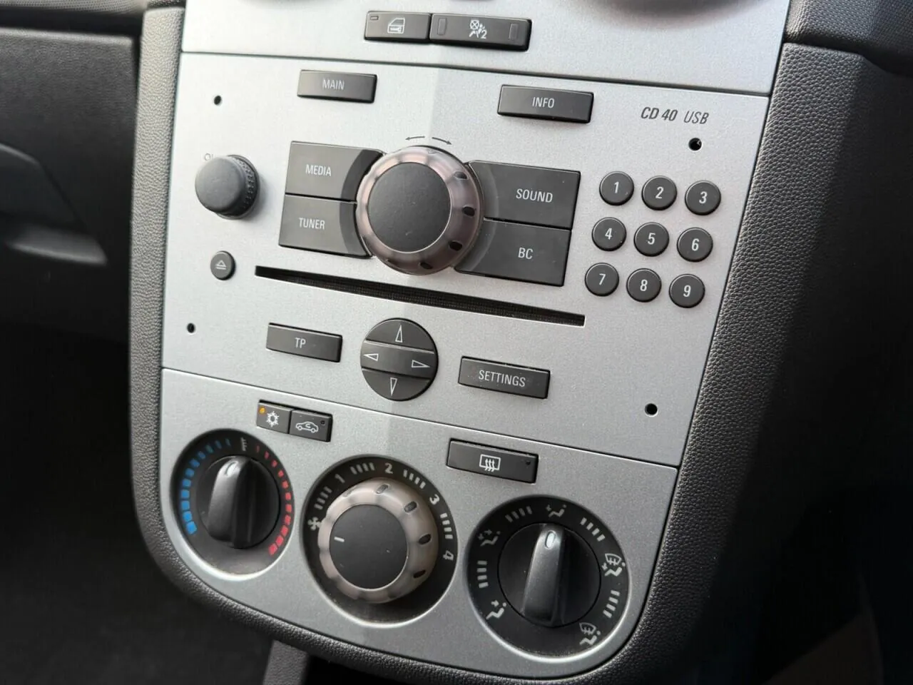 Vauxhall Corsa 2013 photo 5