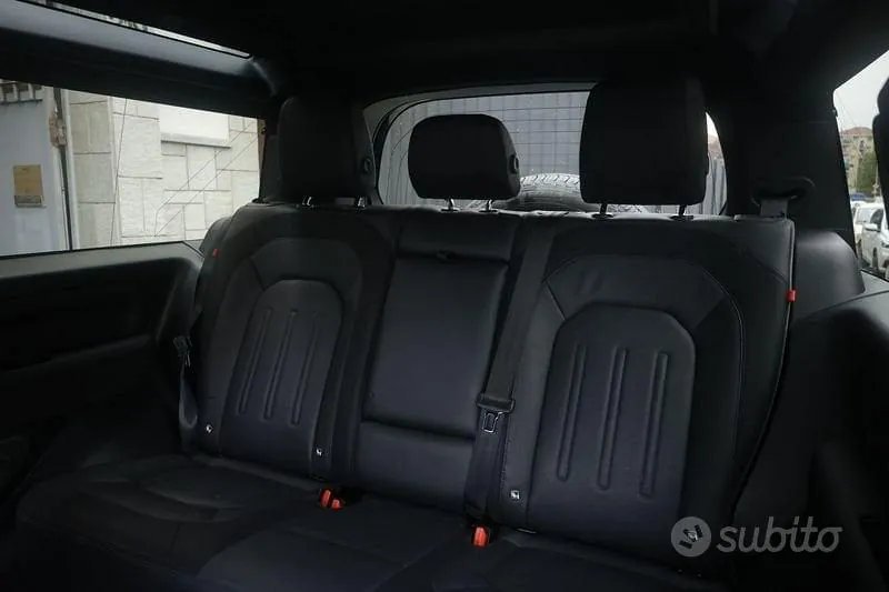 Land Rover Defender 2021 photo 3