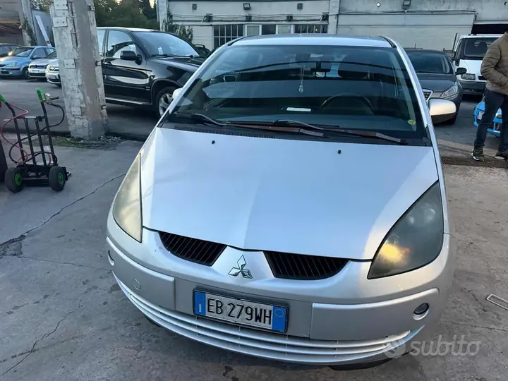 Mitsubishi Colt 2010 photo 2
