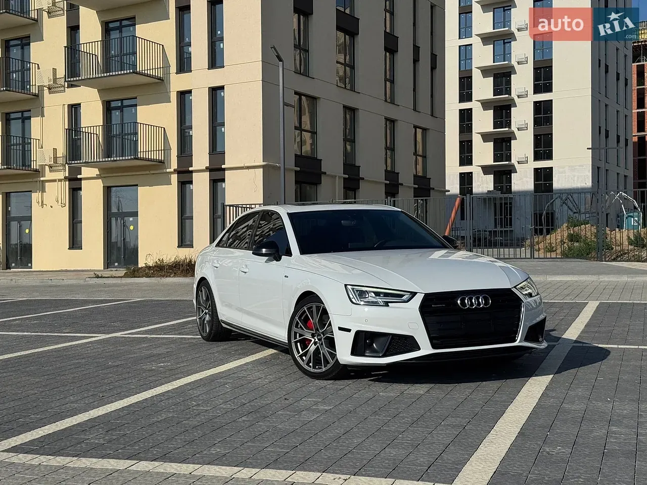 Audi A4 2019 photo 2
