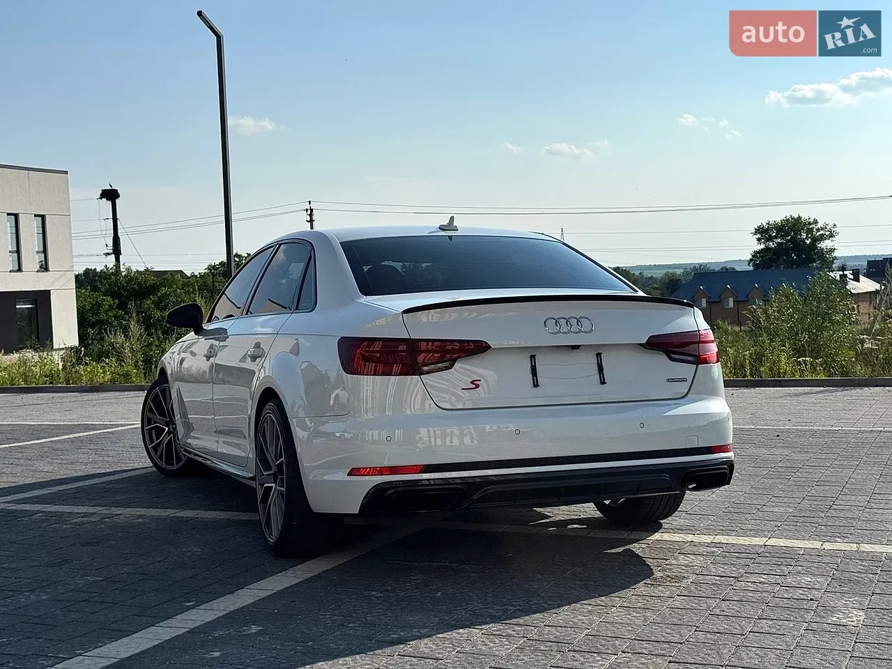 Audi A4 2019 photo 4