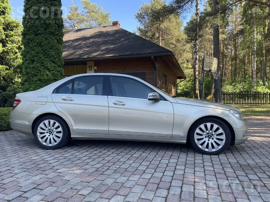 Mercedes-Benz C200 2010 photo 4