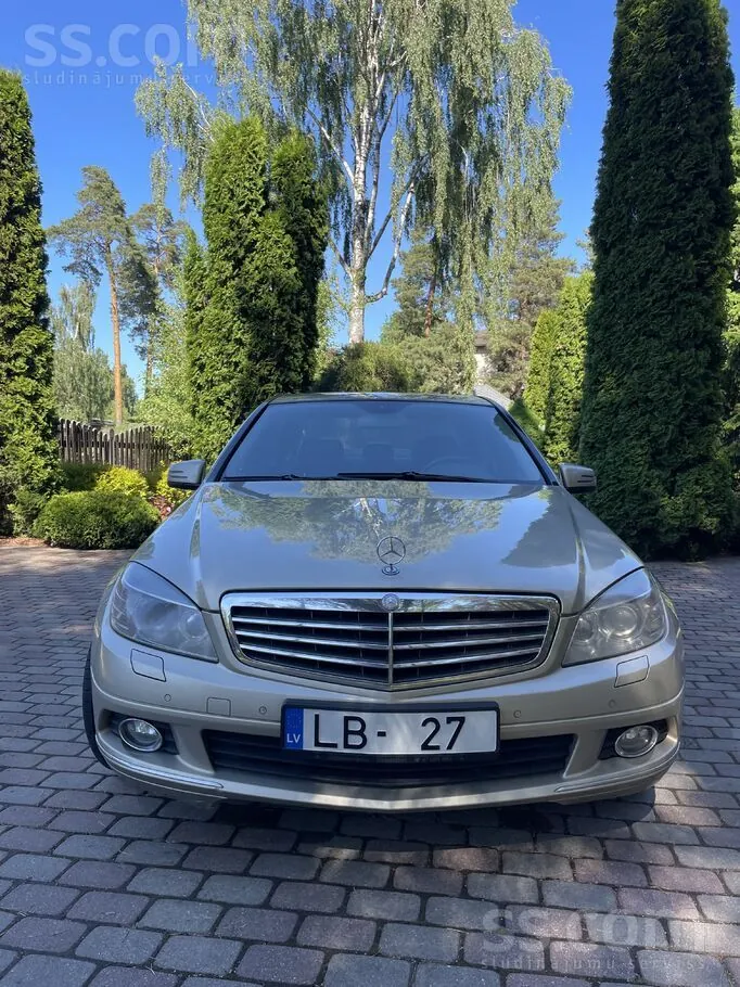 Mercedes-Benz C200 2010 photo 2