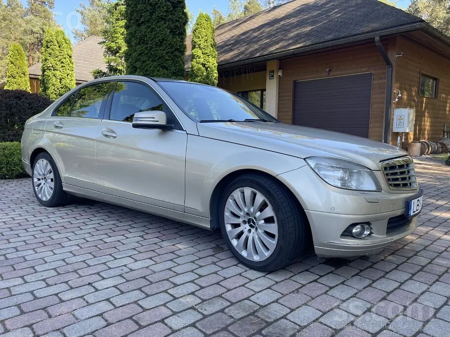 Mercedes-Benz C200 2010 photo 3