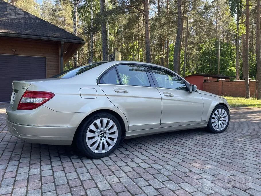 Mercedes-Benz C200 2010 photo 5