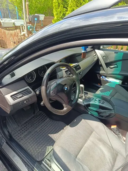 BMW 5 Series 2005 photo 2
