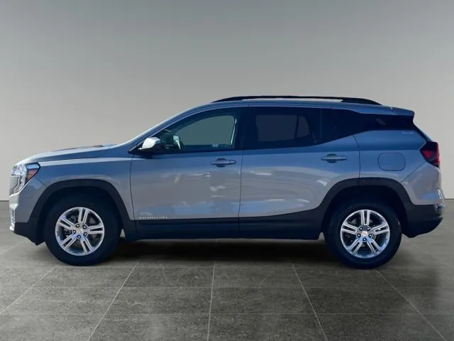 GMC Terrain 2024 photo 2