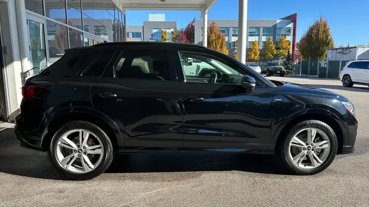 Audi Q3 2021 photo 5