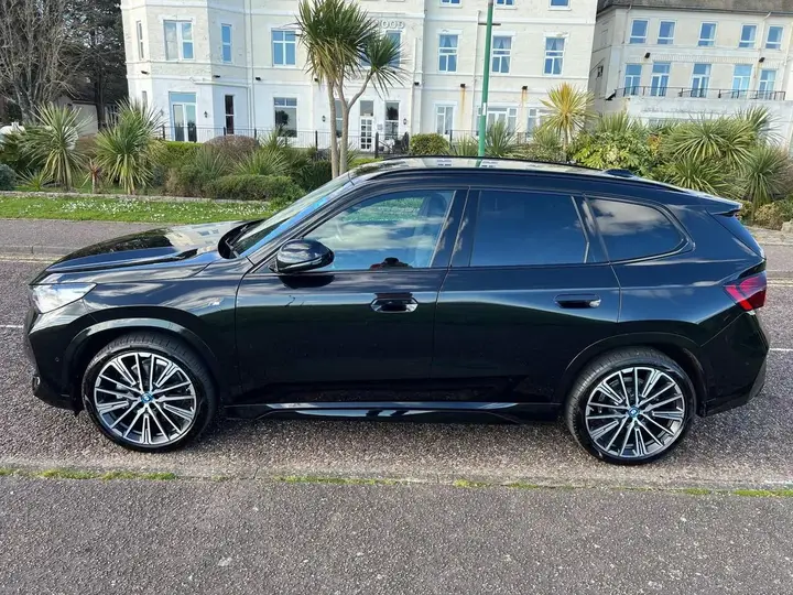 BMW Ix1 2023 photo 2
