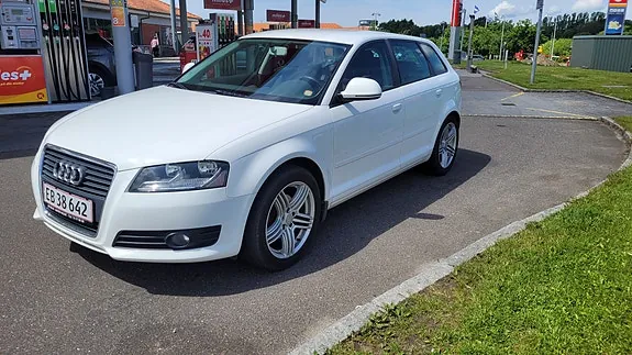 Audi A3 2010 photo 2