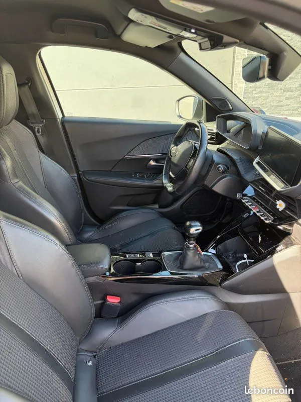 Peugeot 2008 2021 photo 3