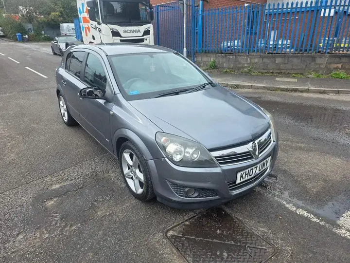 Vauxhall Astra 2007 photo 2