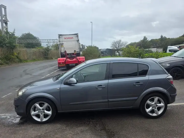 Vauxhall Astra 2007 photo 3