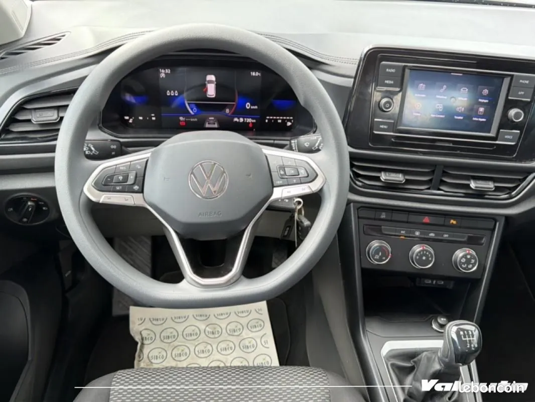 Volkswagen T-Roc 2023 photo 3