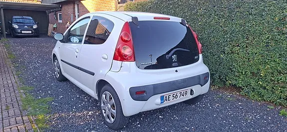 Peugeot 107 2011 photo 4