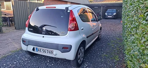 Peugeot 107 2011 photo 5