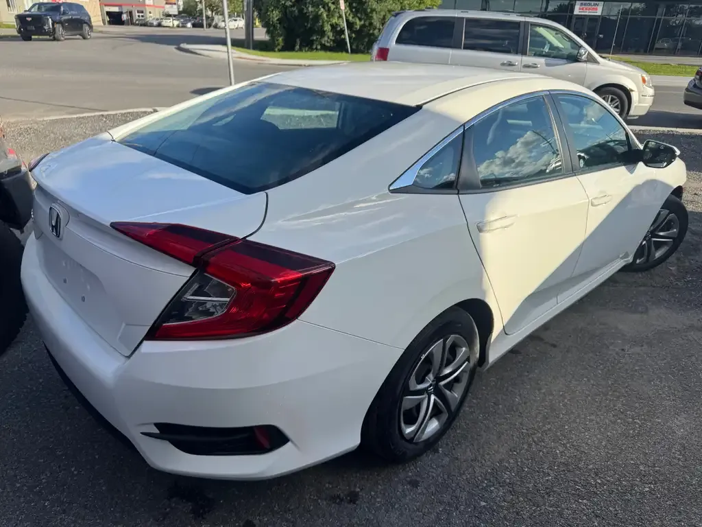 Honda Civic 2018 photo 3