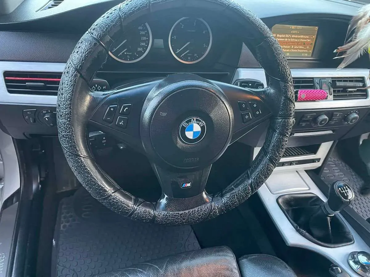 BMW 5 Series 2009 photo 2
