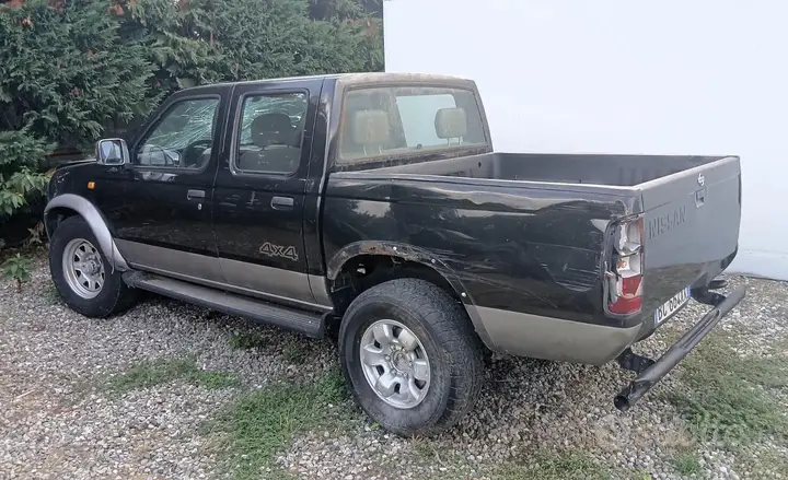 Nissan Navara 1999 photo 3