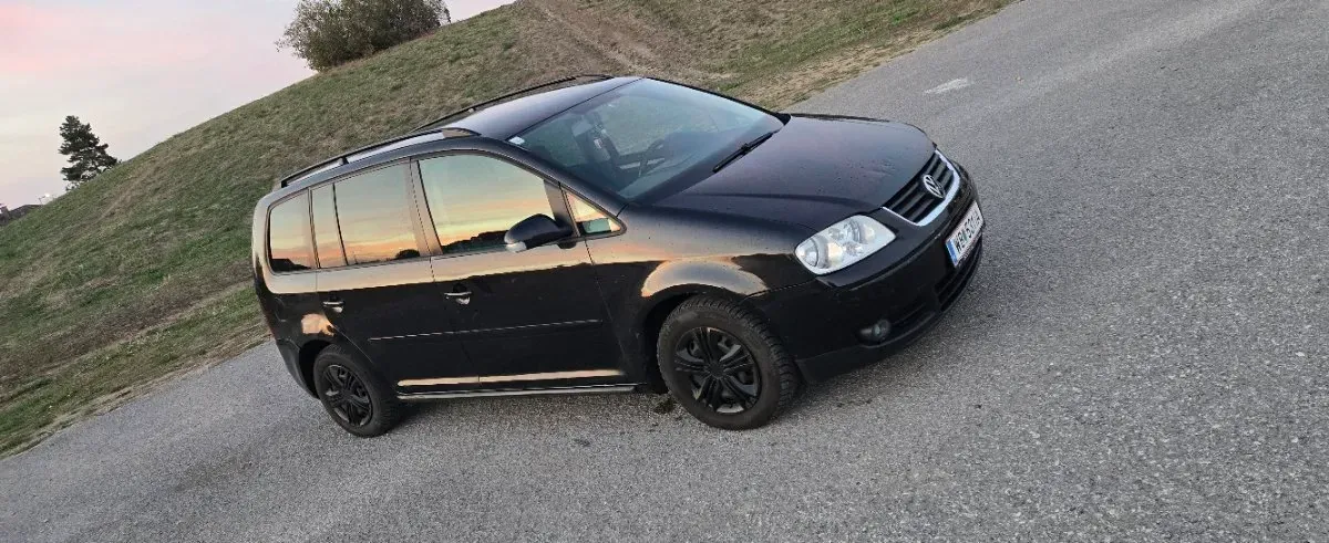 Volkswagen Touran 2004 photo 2