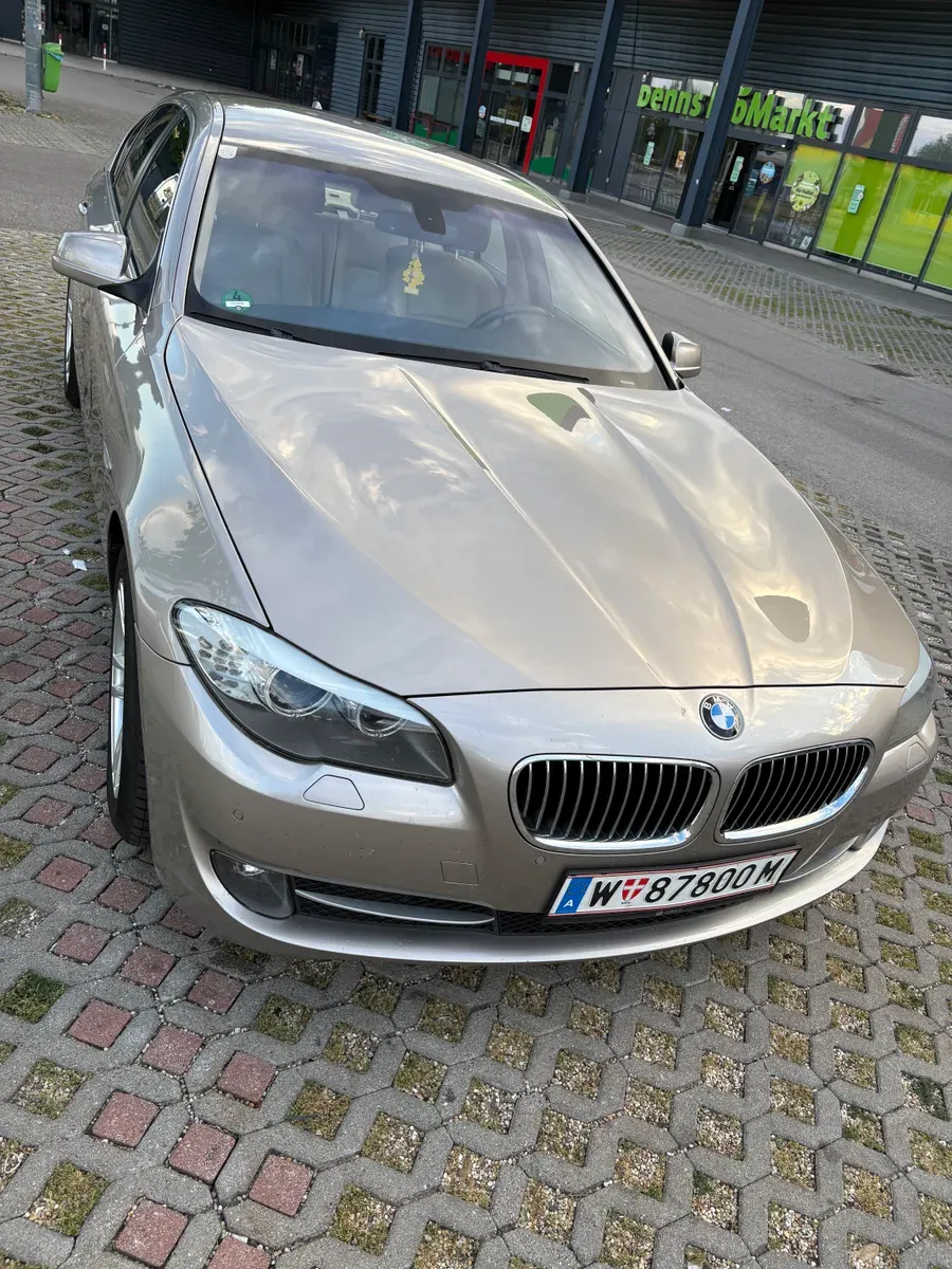 BMW 5 Series 2012 photo 2