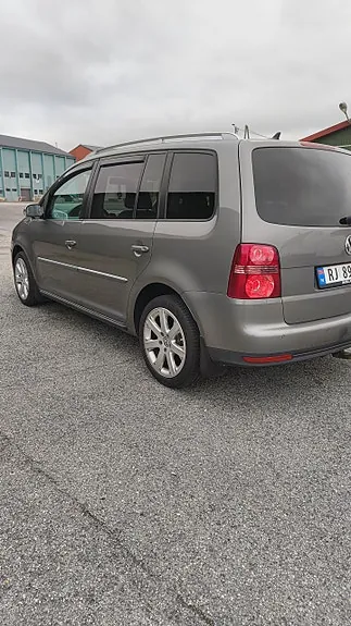 Volkswagen Touran 2009 photo 3