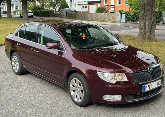Skoda Superb 2010 photo 3