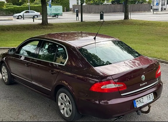 Skoda Superb 2010 photo 4
