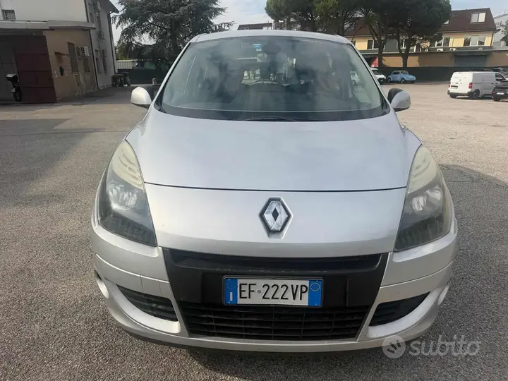 Renault Scenic 2011 photo 2