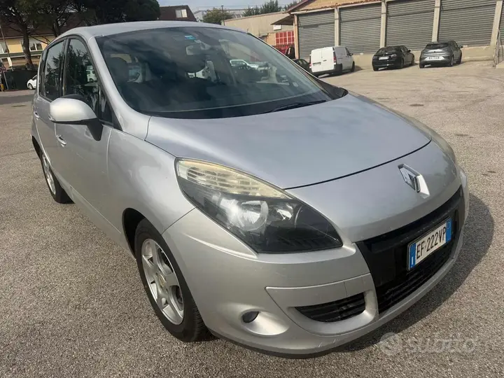 Renault Scenic 2011 photo 3