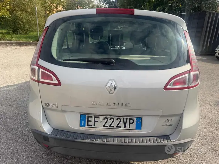 Renault Scenic 2011 photo 5