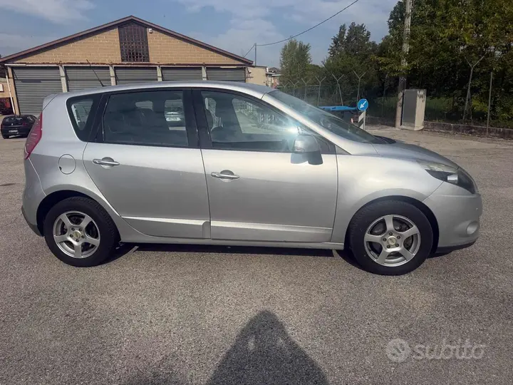 Renault Scenic 2011 photo 4