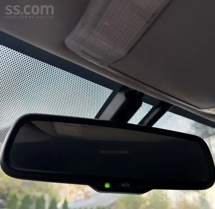 Toyota Auris 2011 photo 2