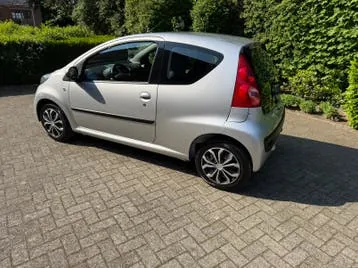 Peugeot 107 2008 photo 3