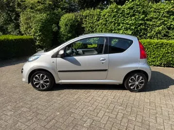 Peugeot 107 2008 photo 2