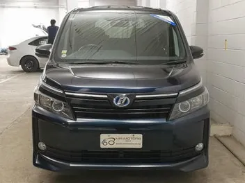 Toyota Voxy 2014 photo 5