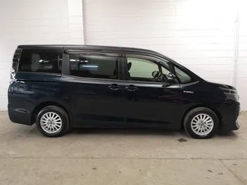 Toyota Voxy 2014 photo 4