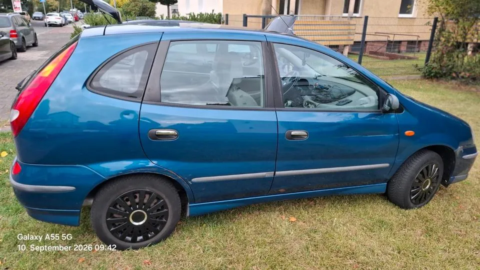 Nissan Almera Tino