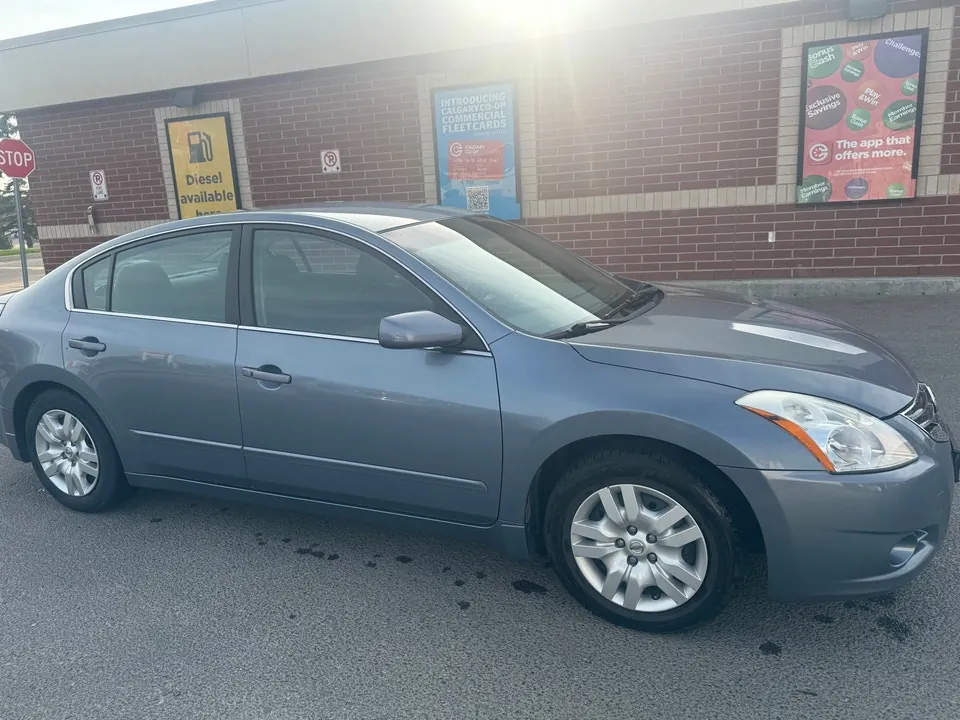 Nissan Altima 2011 photo 2