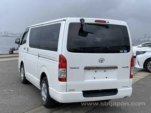 Toyota Hiace 2016 photo 3