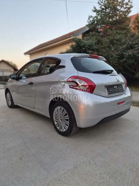 Peugeot 208 2013 photo 4