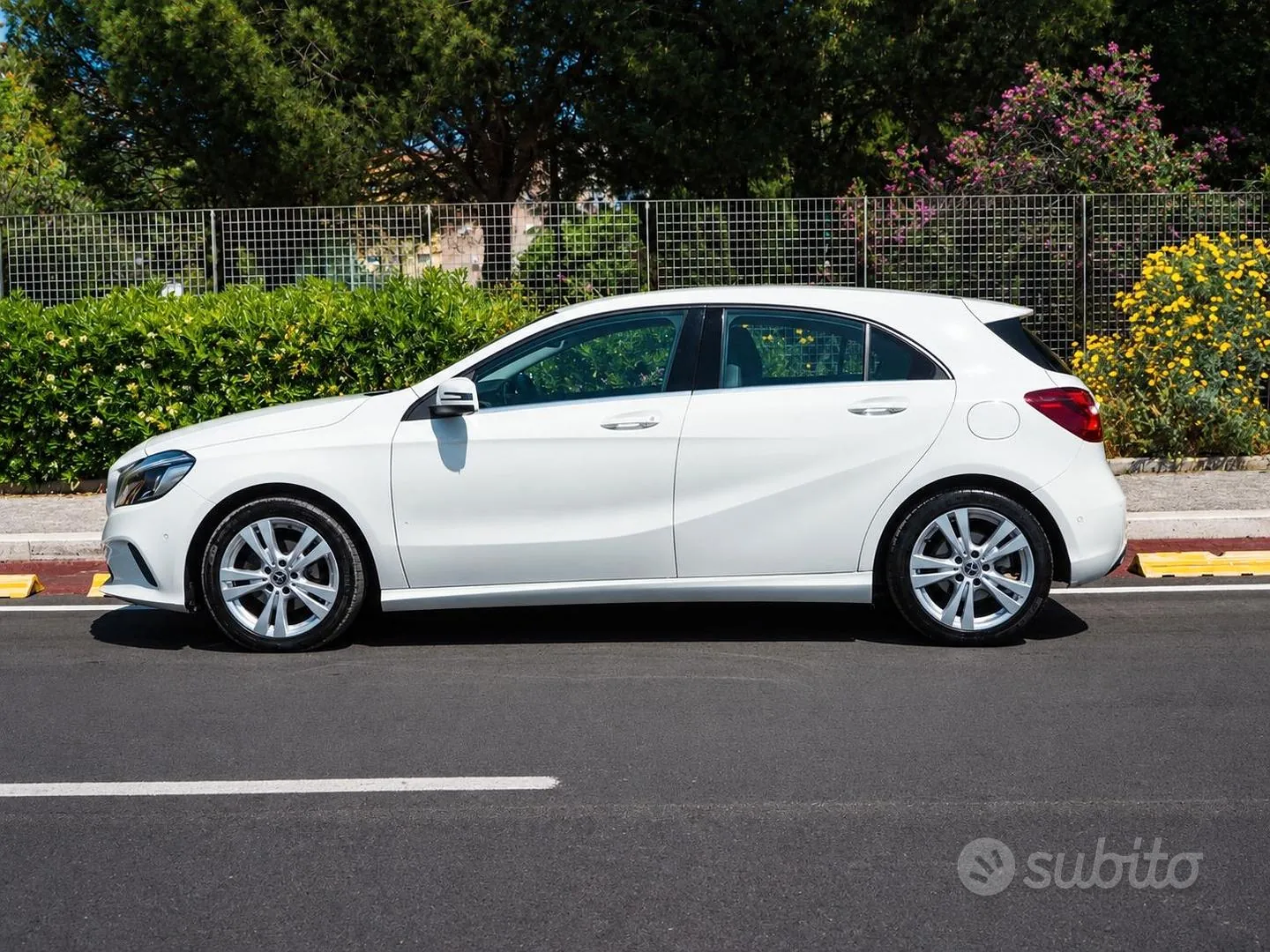 Mercedes-Benz A180 2018 photo 2