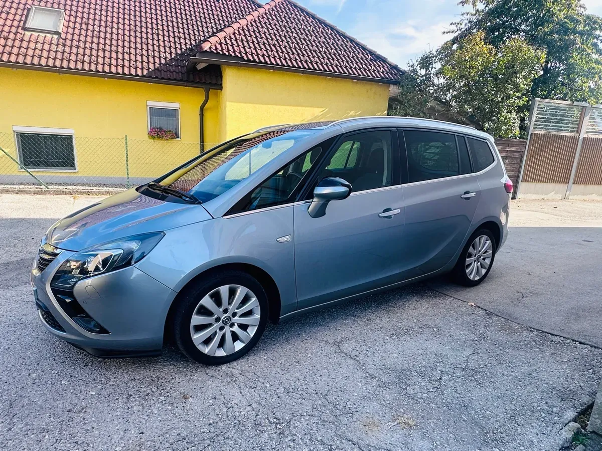 Opel Zafira 2013 photo 2