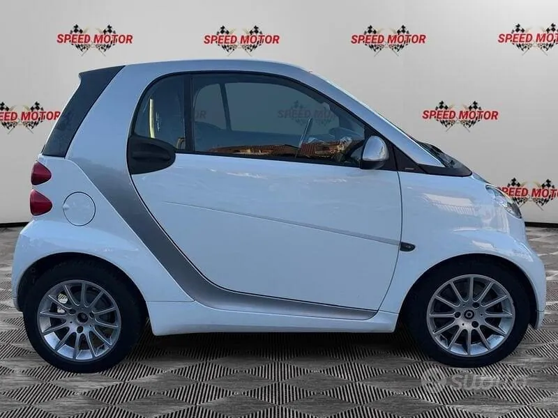Smart Fortwo 2011 photo 3