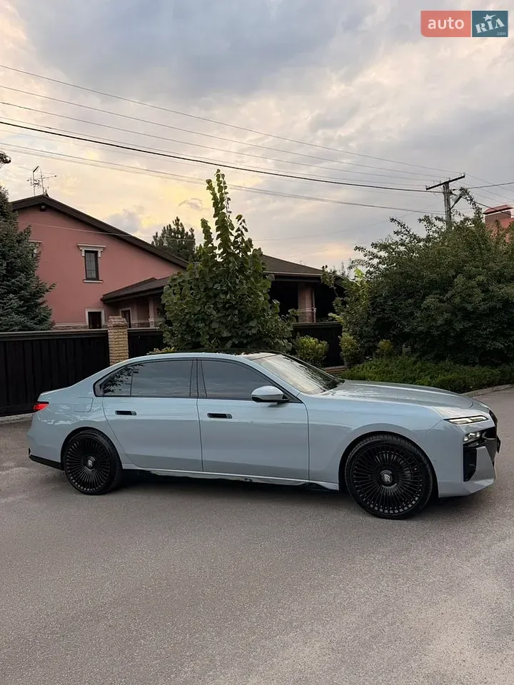 BMW 7 Series 2023 photo 4