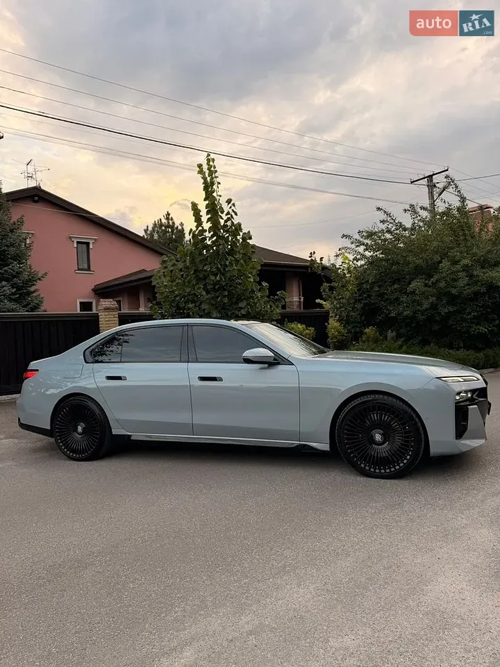 BMW 7 Series 2023 photo 3