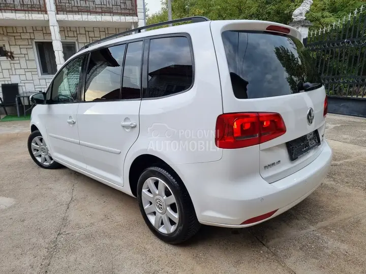 Volkswagen Touran 2012 photo 4