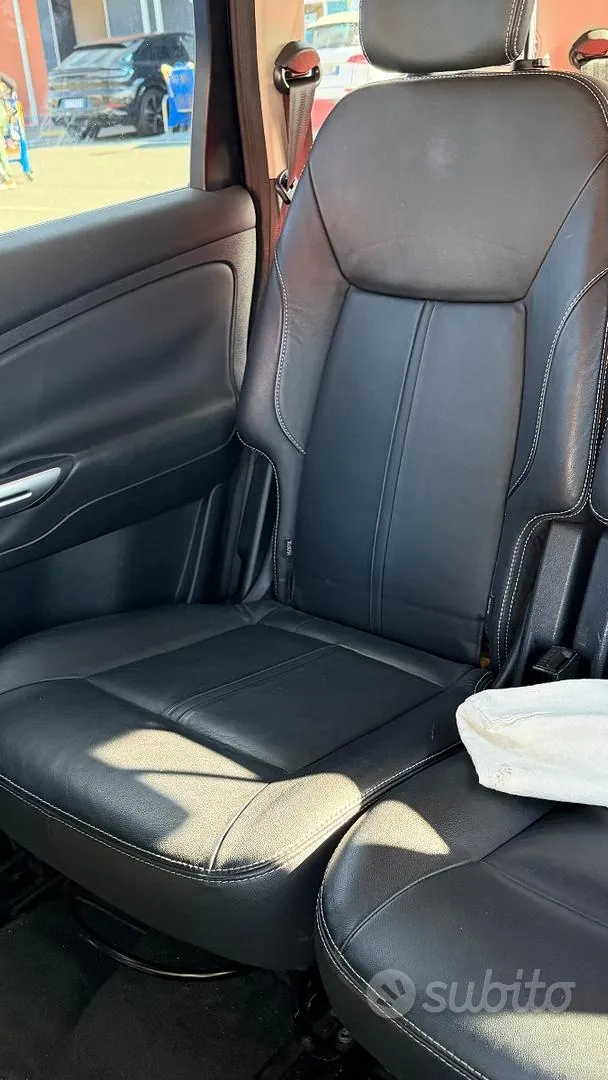 Ford S-Max 2012 photo 5