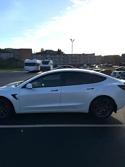 Tesla Model 3 2021 photo 2