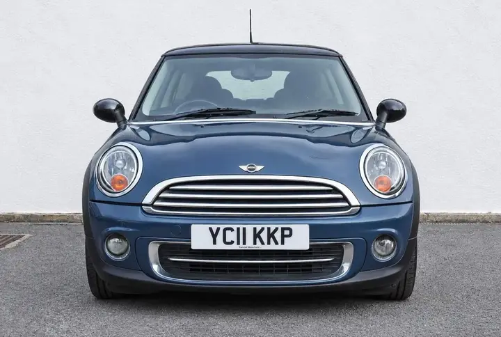 Mini Cooper 2011 photo 2